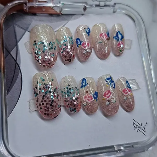 Mylar_Obreo_Nails