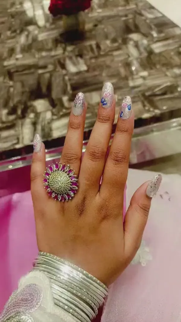 Mylar_Obreo_Nails