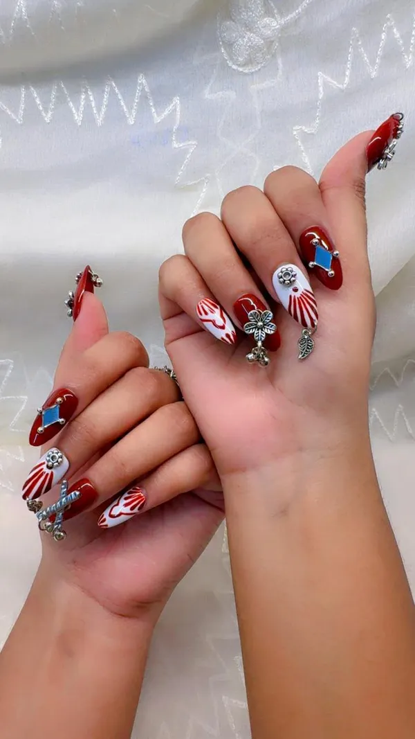 Spinning_Dandiya_Navratri_Nails
