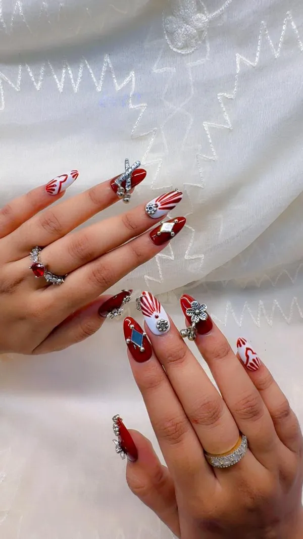 Spinning_Dandiya_Navratri_Nails