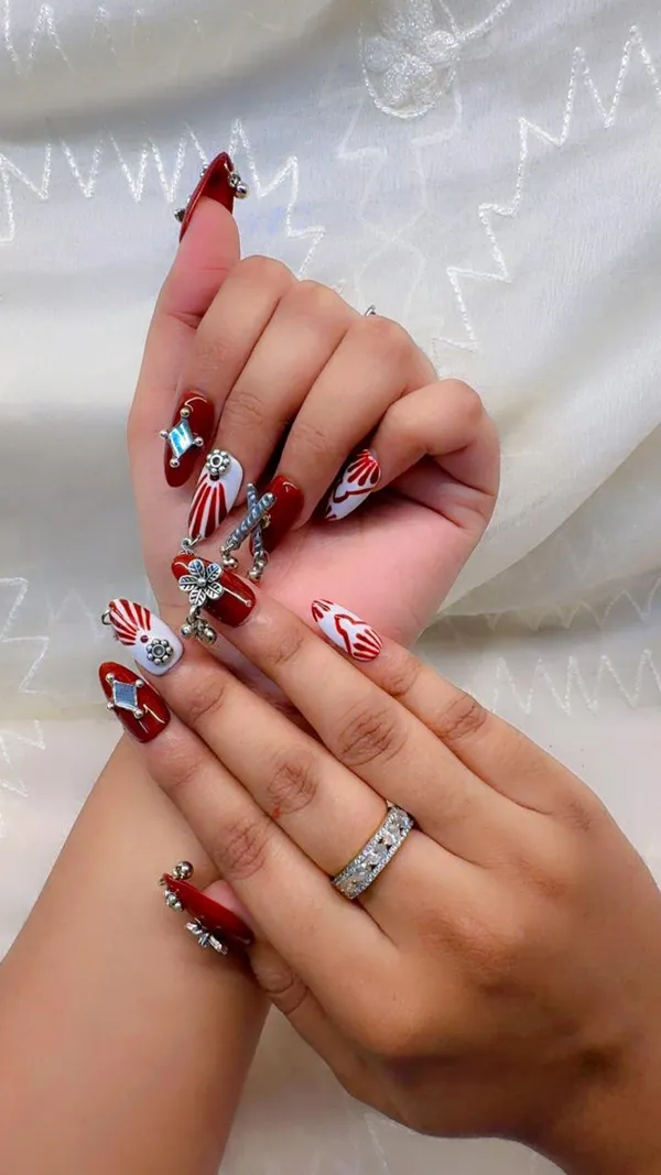 Spinning_Dandiya_Navratri_Nails