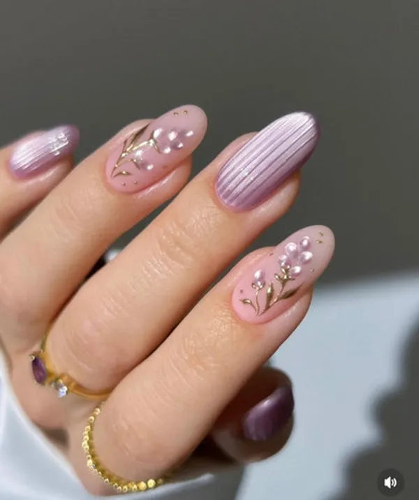 Glass_Look_Lavender_Cateye_Nails