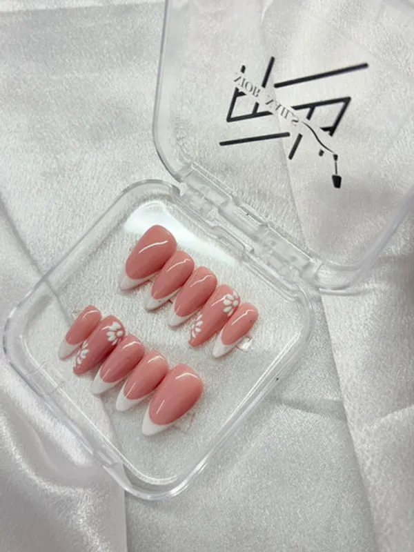 Nude_White_French_Nails