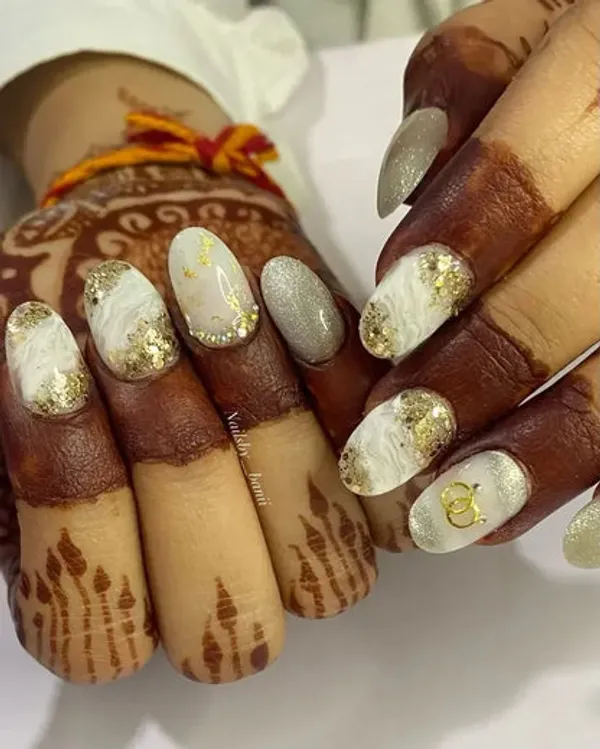 Marble_With_Glitter_Nails