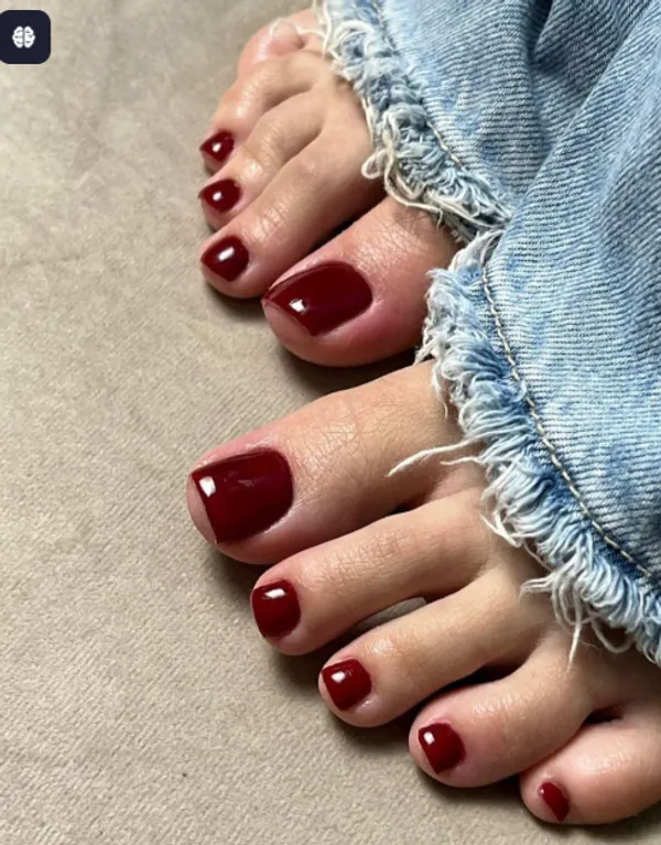 Red_Wine_Maroon_Toe_Nails
