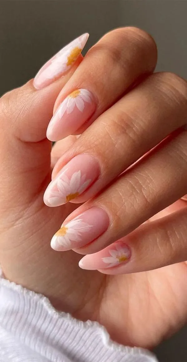 Nude_Daisy_Nails
