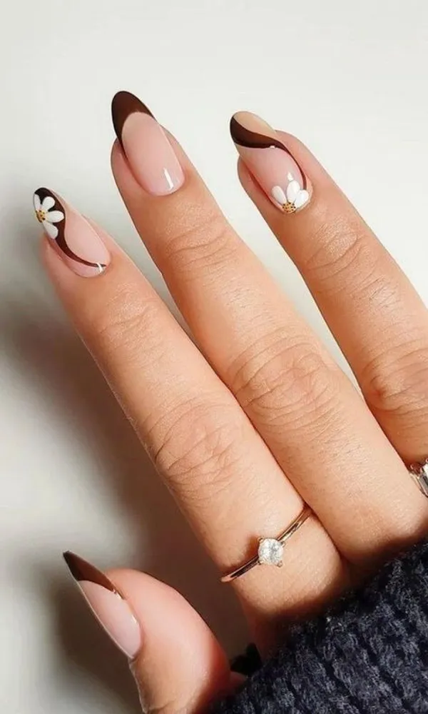 Flower_Brown_Swirly_Nails