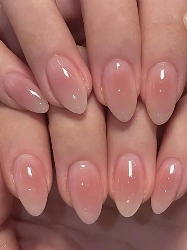 Nude_Pink_Ombre_Nails