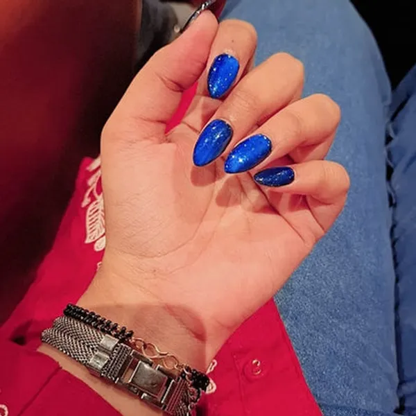 Glitter_Blue_Cateye_Nails