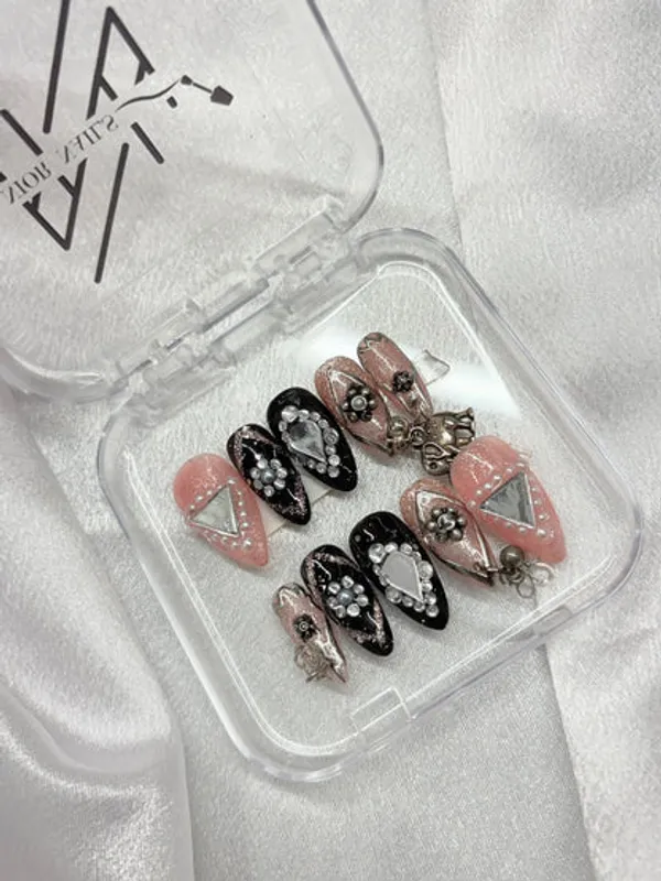 Navratri_Special_Nails