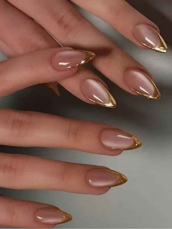 Nude_Glitter_Cateye_Golden_French_Nails