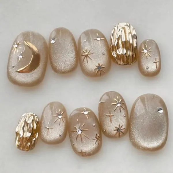 Moon_Star_Golden_Chromatic_Cateye_Nails