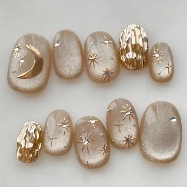 Moon_Star_Golden_Chromatic_Cateye_Nails