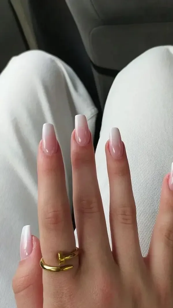 White_Ombre_Nails