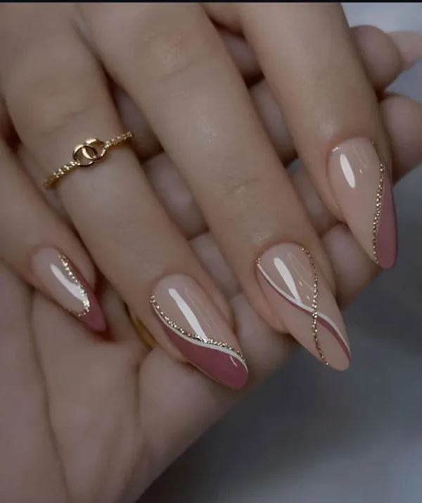 Nude_Pink_Liner_Nails