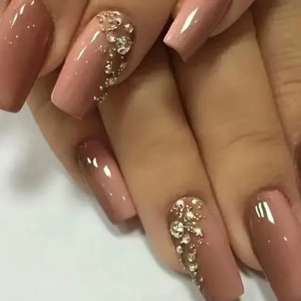 Nude_With_Stone_Nails