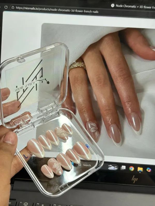 Nude_Chromatic_3d_Flower_French_Nails