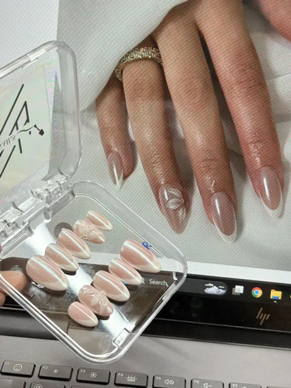 Nude_Chromatic_3d_Flower_French_Nails