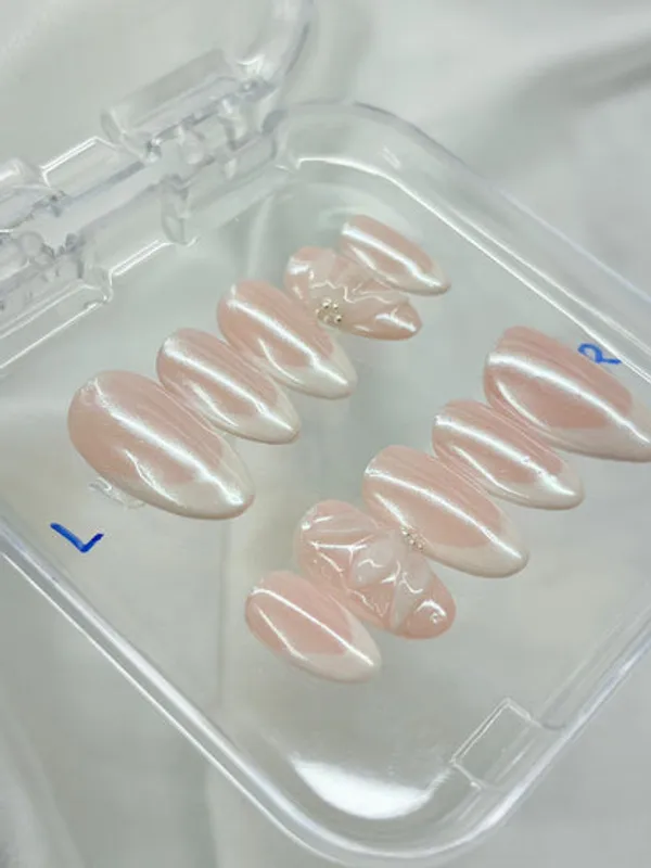 Nude_Chromatic_3d_Flower_French_Nails