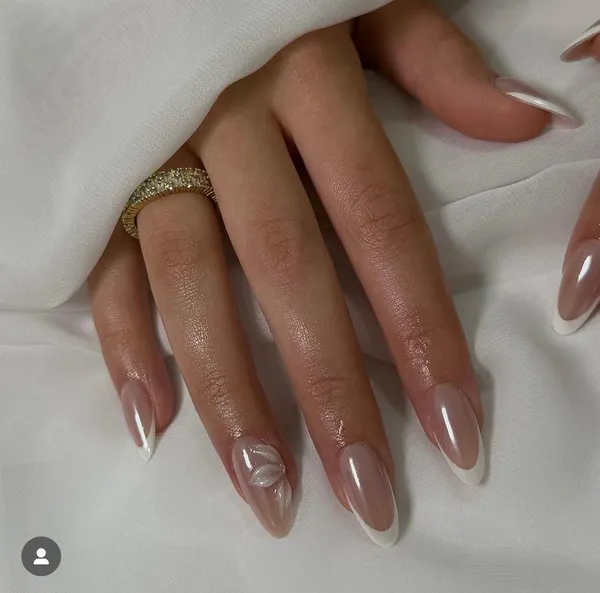 Nude_Chromatic_3d_Flower_French_Nails