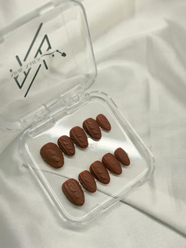 Brown_Sweater_Nails