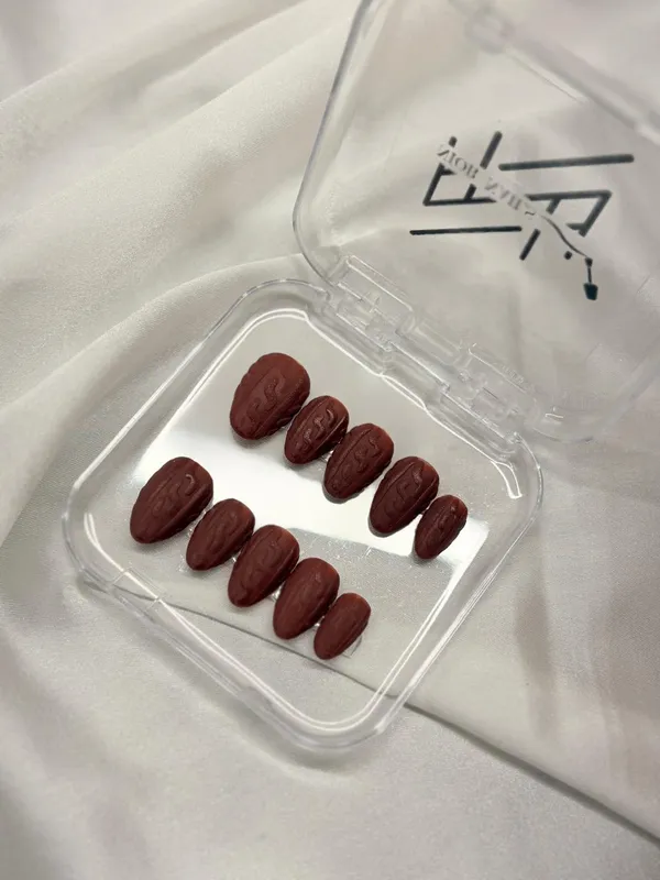 Brown_Sweater_Nails