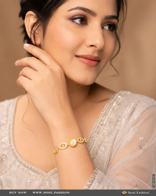 Beautiful_Design_Gold_Plated_Bracelet_For_Ladies_Style_A421