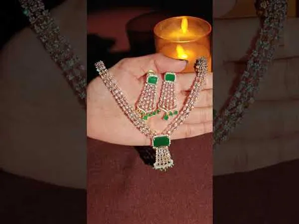 Green_Stone_New_Style_Gold_Plated_Diamond_Necklace_Set_For_Ladies_Style_B154