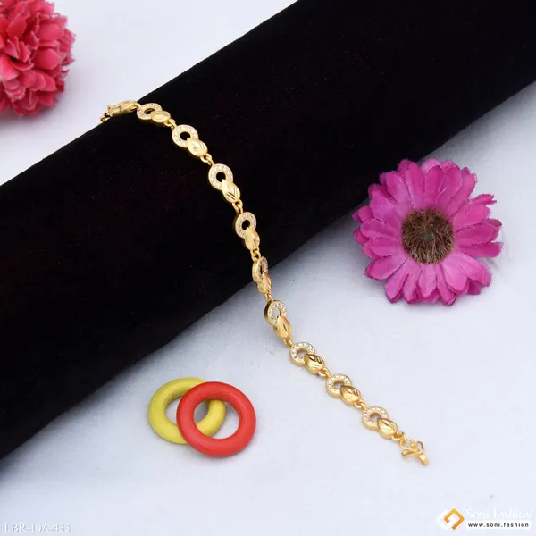 Graceful_Design_Gold_Plated_Bracelet_For_Ladies_Style_A433