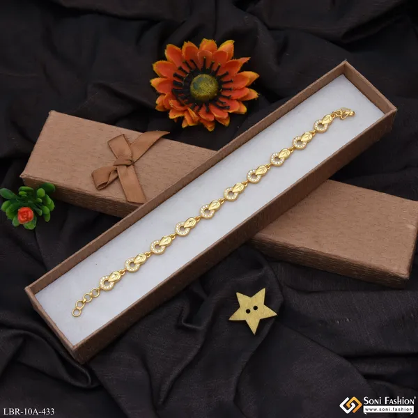 Graceful_Design_Gold_Plated_Bracelet_For_Ladies_Style_A433