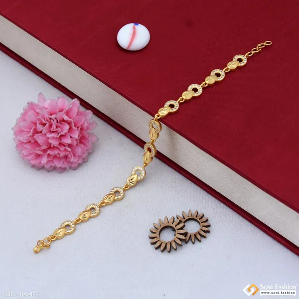Graceful_Design_Gold_Plated_Bracelet_For_Ladies_Style_A433