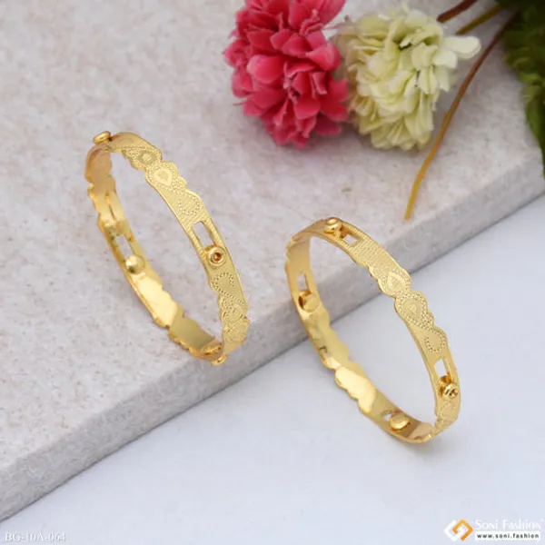 Cool_Design_Gold_Plated_Bangles_For_Women_Style_A064