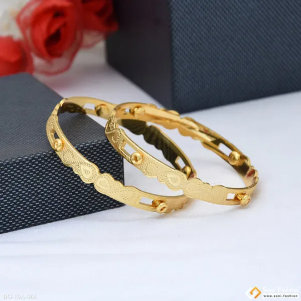 Cool_Design_Gold_Plated_Bangles_For_Women_Style_A064