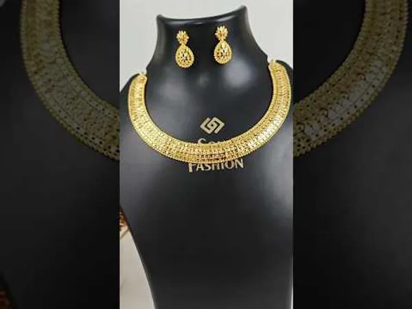Sparkling_Design_Gold_Plated_Necklace_Set_For_Women_Style_B004