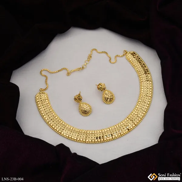 Sparkling_Design_Gold_Plated_Necklace_Set_For_Women_Style_B004