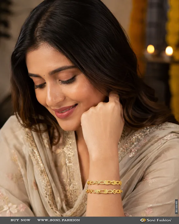 Lovely_Design_Gold_Plated_Bangles_For_Ladies_Style_A063