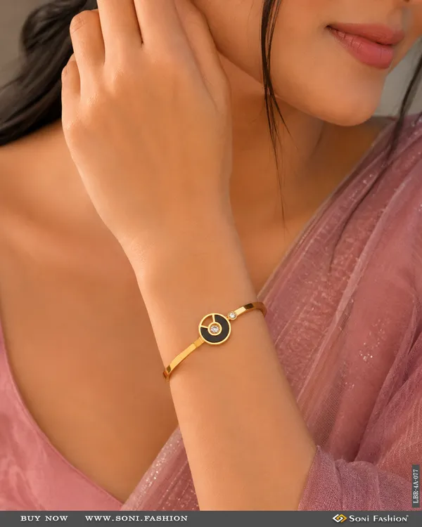 Charming_Design_With_Diamond_Golden_Color_Bracelet_For_Lady_Girl_Style_Lbra077