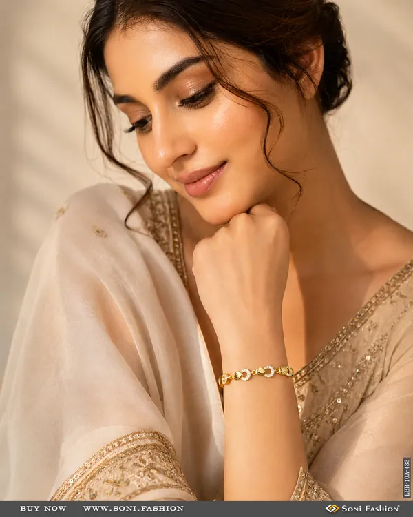 Graceful_Design_Gold_Plated_Bracelet_For_Ladies_Style_A433