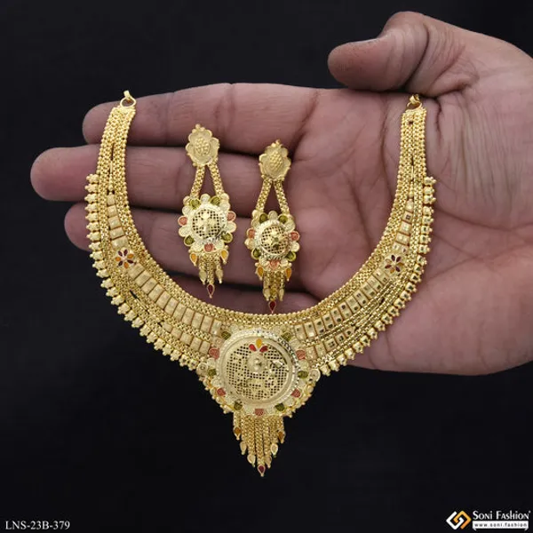 Glittering_Design_Gold_Plated_Necklace_Set_For_Women_Style_B379