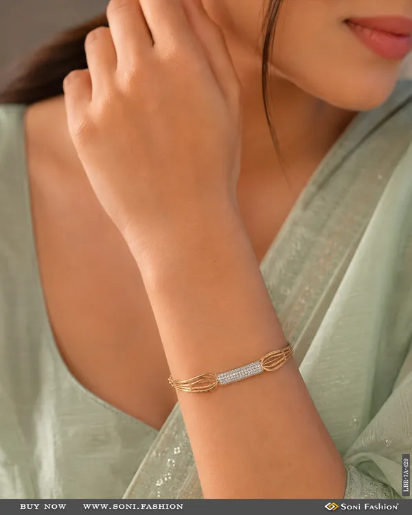 Graceful_Design_Gold_Plated_Bracelet_For_Ladies_Style_A429