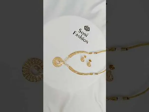 Fashionable_Gold_Plated_Necklace_Set_For_Women_Style_B100