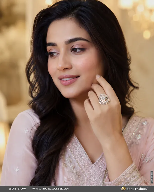 Graceful_Design_With_Diamond_Chic_Design_Gold_Plated_Ring_For_Ladies_Style_A186
