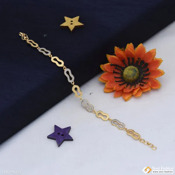 Fashion_Forward_Gold_Plated_Bracelet_For_Ladies_Style_A423