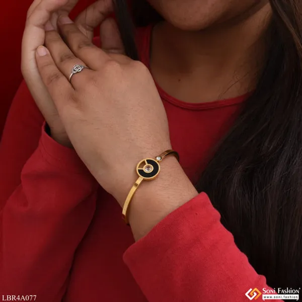Charming_Design_With_Diamond_Golden_Color_Bracelet_For_Lady_Girl_Style_Lbra077