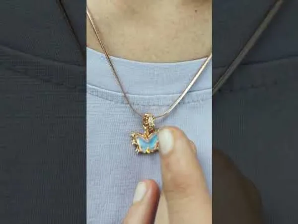 Fashionable_Rose_Gold_Color_Chain_Pendant_For_Ladies_Style_A625
