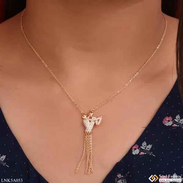 Couple_Pose_With_Diamond_Fashionable_Golden_Color_Necklace_For_Women_Style_Lnka053