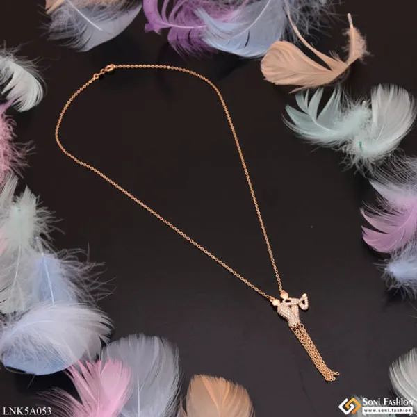 Couple_Pose_With_Diamond_Fashionable_Golden_Color_Necklace_For_Women_Style_Lnka053