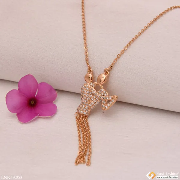 Couple_Pose_With_Diamond_Fashionable_Golden_Color_Necklace_For_Women_Style_Lnka053