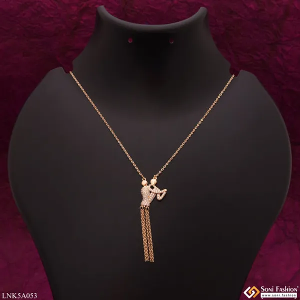Couple_Pose_With_Diamond_Fashionable_Golden_Color_Necklace_For_Women_Style_Lnka053
