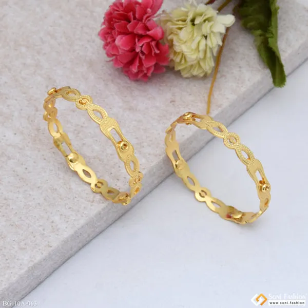 Lovely_Design_Gold_Plated_Bangles_For_Ladies_Style_A063